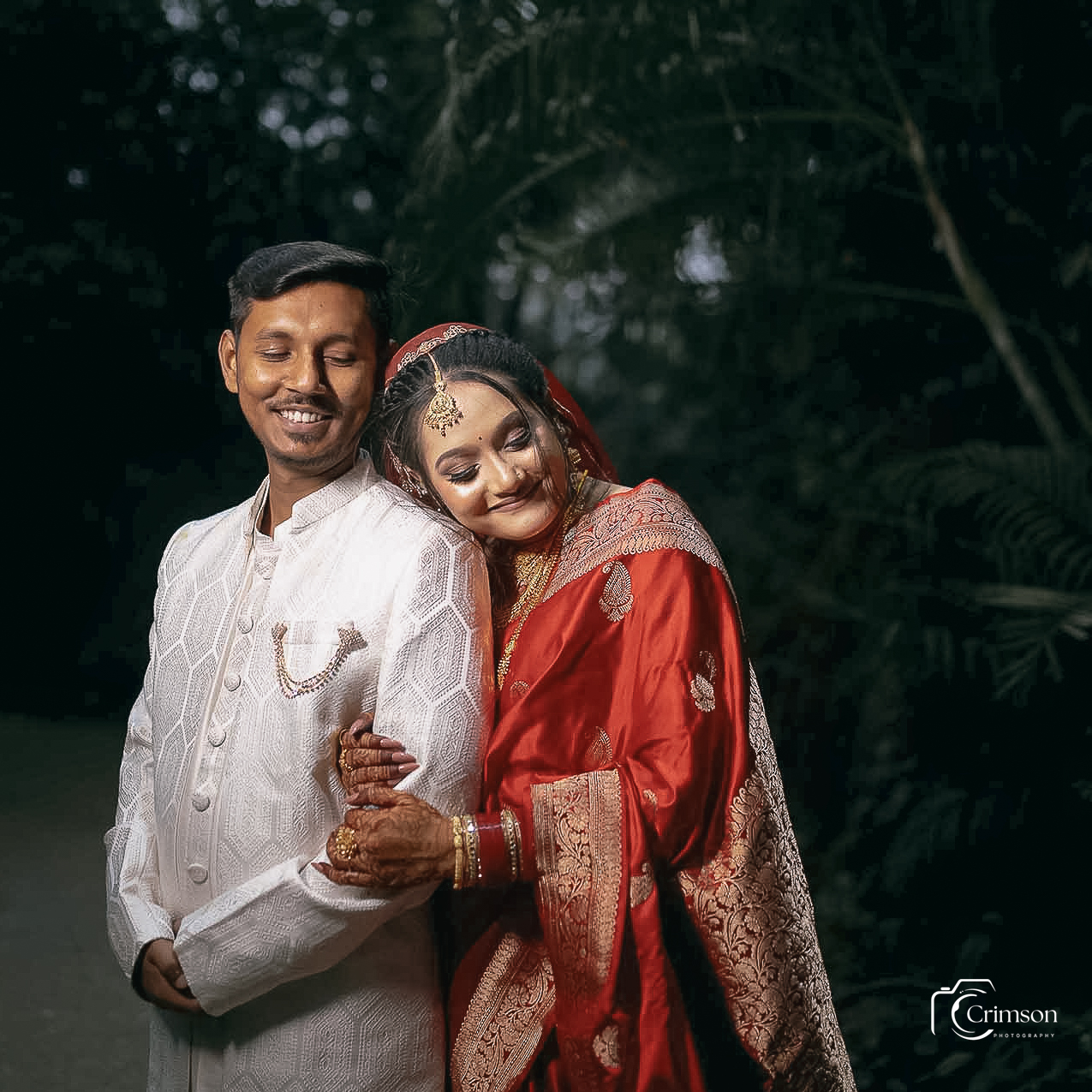 Outdoor couple photoshoot in Dhaka by Crimson Photography © Crimson Photography WhatsApp: +8801521211109 Mail: crimsonsnapbd@gmail.com